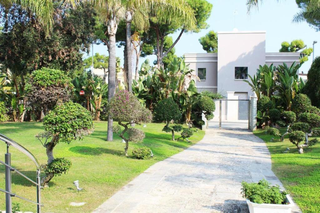 Colonna Rooms & Apartment Trani Exterior photo